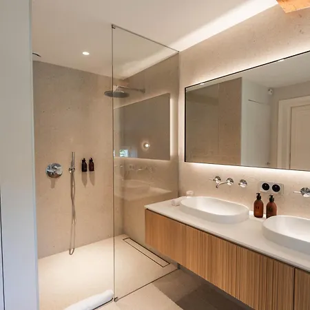 Hotel La Des Vignes 4*